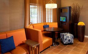 Courtyard Marriott Cleveland Airport South 3*